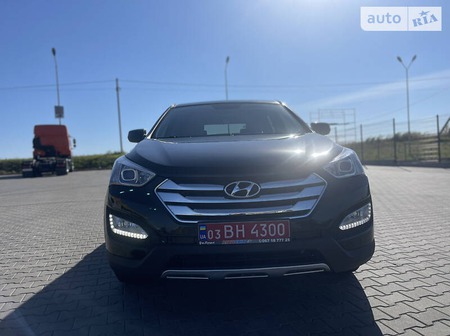 Hyundai Santa Fe 2014  випуску Луцьк з двигуном 2.4 л бензин позашляховик автомат за 14500 долл. 