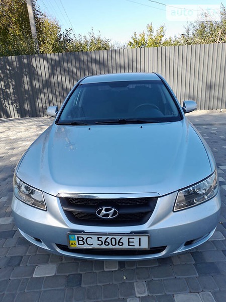 Hyundai Sonata 2007  випуску Вінниця з двигуном 2 л  седан механіка за 6300 долл. 