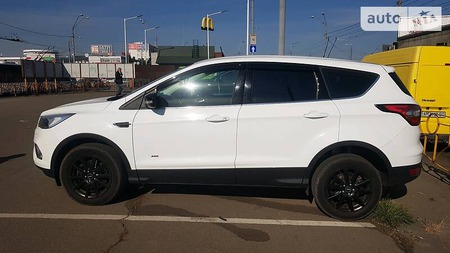 Ford Kuga 2017  випуску Київ з двигуном 2 л дизель позашляховик автомат за 16700 долл. 