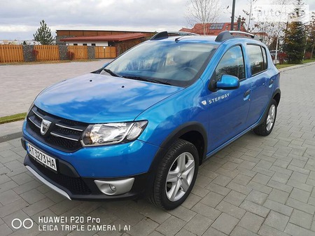 Dacia Sandero Stepway 2014  випуску Івано-Франківськ з двигуном 0.9 л бензин хэтчбек механіка за 7700 долл. 