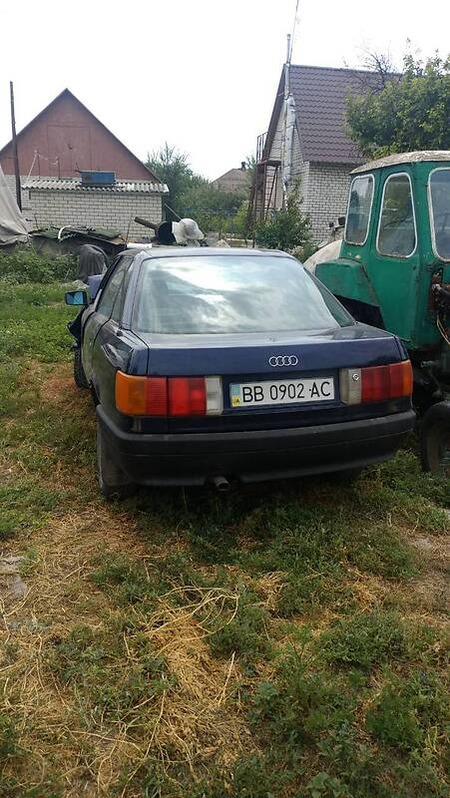 Audi 80 1988  випуску Луганськ з двигуном 1.8 л бензин седан механіка за 1300 долл. 