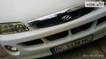 Hyundai H200 2004  випуску Львів з двигуном 2.5 л дизель мінівен механіка за 5400 долл. 