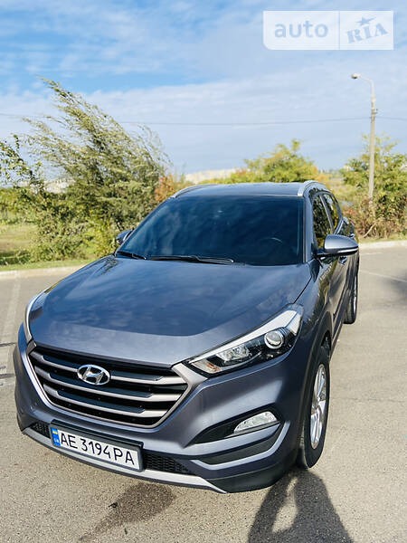 Hyundai Tucson 2016  випуску Дніпро з двигуном 1.7 л дизель позашляховик автомат за 19500 долл. 