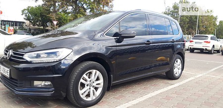 Volkswagen Touran 2015  випуску Одеса з двигуном 1.4 л бензин мінівен автомат за 17700 долл. 