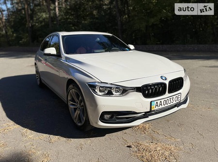 BMW 330 2016  випуску Київ з двигуном 2 л бензин седан автомат за 20800 долл. 