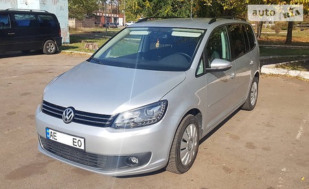 Volkswagen Touran 2012  випуску Дніпро з двигуном 2 л дизель мінівен механіка за 11800 долл. 