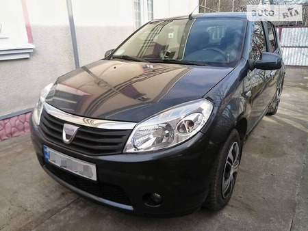 Dacia Sandero 2011  випуску Луцьк з двигуном 1.5 л дизель хэтчбек механіка за 5700 долл. 