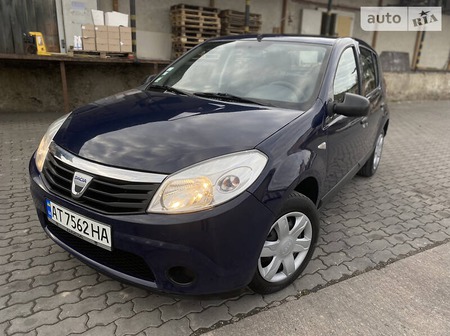 Dacia Sandero 2010  випуску Івано-Франківськ з двигуном 1.4 л  хэтчбек механіка за 4699 долл. 