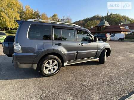 Mitsubishi Pajero 2007  випуску Черкаси з двигуном 3.8 л  позашляховик автомат за 12800 долл. 