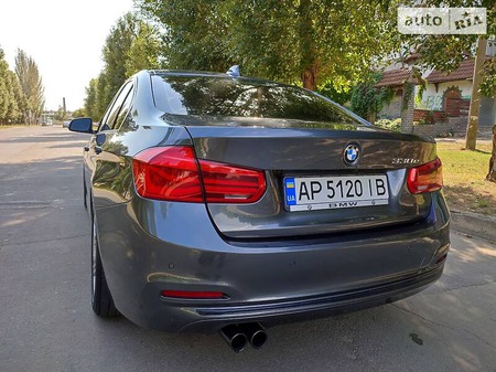 BMW 330 2017  випуску Запоріжжя з двигуном 2 л гібрид седан автомат за 25900 долл. 