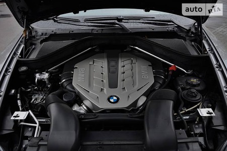 BMW X6 2010  випуску Миколаїв з двигуном 4.4 л бензин позашляховик  за 21699 долл. 