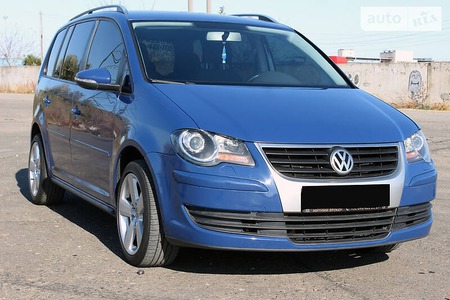 Volkswagen Touran 2010  випуску Одеса з двигуном 2 л дизель мінівен механіка за 8700 долл. 