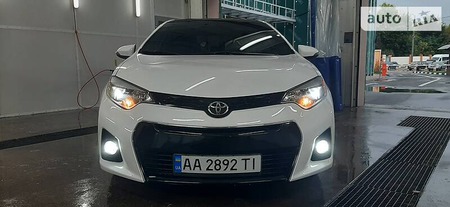 Toyota Corolla 2016  випуску Харків з двигуном 1.8 л бензин седан  за 12900 долл. 