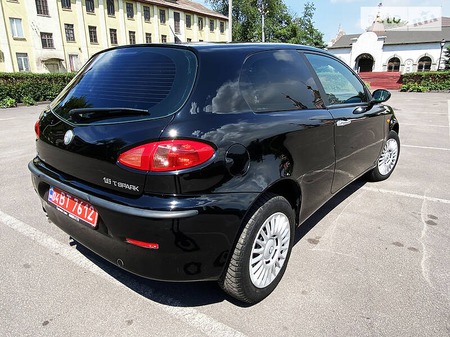 Alfa Romeo 147 2004  випуску Дніпро з двигуном 1.6 л бензин хэтчбек механіка за 5000 долл. 