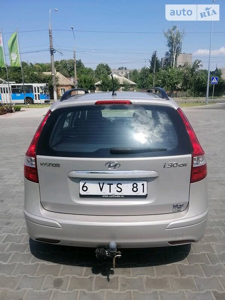 Hyundai i30 2011  випуску Вінниця з двигуном 1.6 л дизель універсал механіка за 7400 долл. 