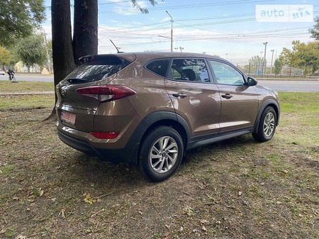 Hyundai Tucson 2017  випуску Дніпро з двигуном 2 л бензин позашляховик автомат за 16999 долл. 