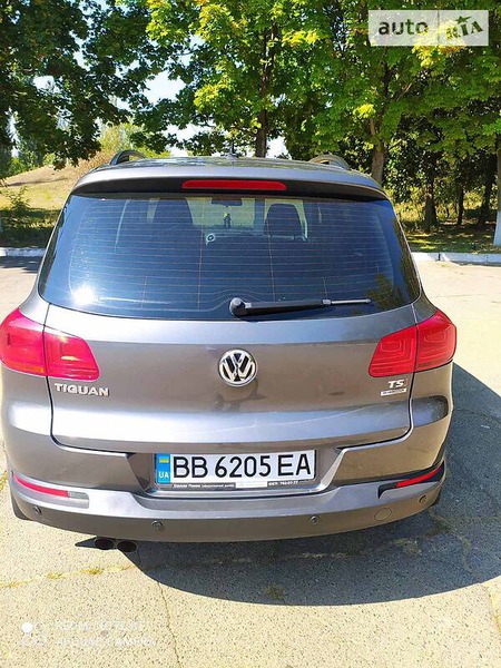 Volkswagen Tiguan 2012  випуску Луганськ з двигуном 0 л бензин позашляховик механіка за 11500 долл. 