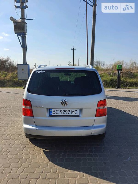 Volkswagen Touran 2003  випуску Львів з двигуном 1.6 л бензин мінівен механіка за 6000 долл. 