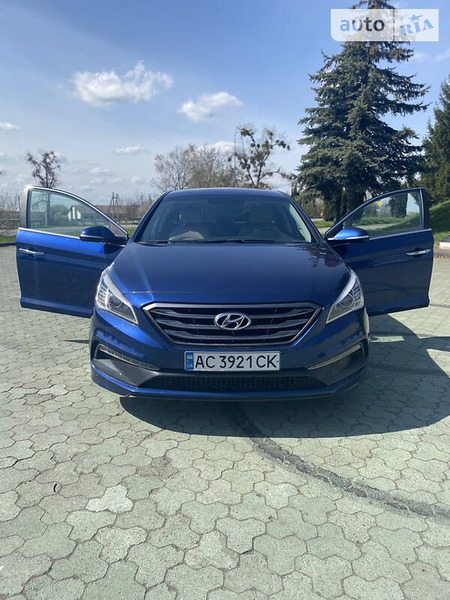 Hyundai Sonata 2015  випуску Рівне з двигуном 2.4 л бензин седан автомат за 12000 долл. 