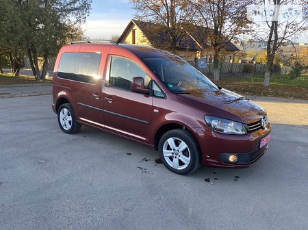 Volkswagen Caddy 2012  випуску Луцьк з двигуном 2 л дизель мінівен автомат за 13200 долл. 