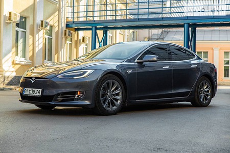 Tesla S 2016  випуску Полтава з двигуном 0 л електро ліфтбек  за 32500 долл. 