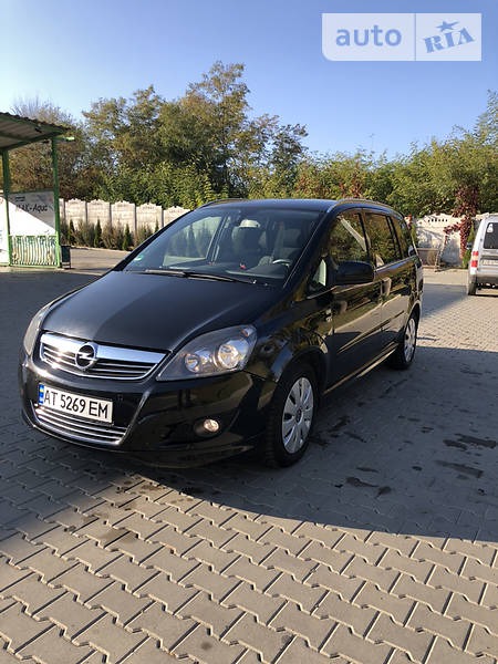 Opel Zafira Tourer 2010  випуску Чернівці з двигуном 1.7 л дизель мінівен механіка за 7999 долл. 