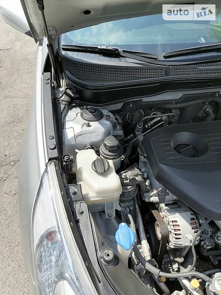 Hyundai Sonata 2012  випуску Запоріжжя з двигуном 2 л газ седан автомат за 10500 долл. 