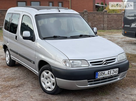 Citroen Berlingo 2000  випуску Рівне з двигуном 1.4 л бензин універсал механіка за 4150 долл. 