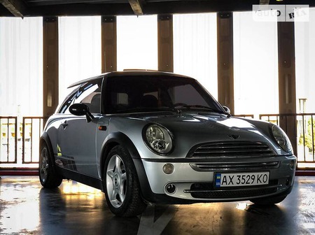 Mini Cooper 2004  випуску Харків з двигуном 1.6 л бензин хэтчбек механіка за 5500 долл. 