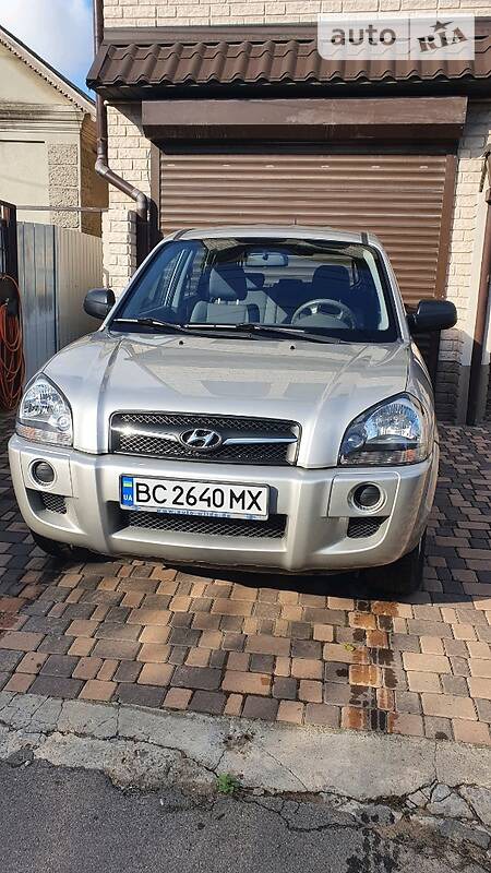 Hyundai Tucson 2009  випуску Одеса з двигуном 2 л бензин позашляховик механіка за 8700 долл. 