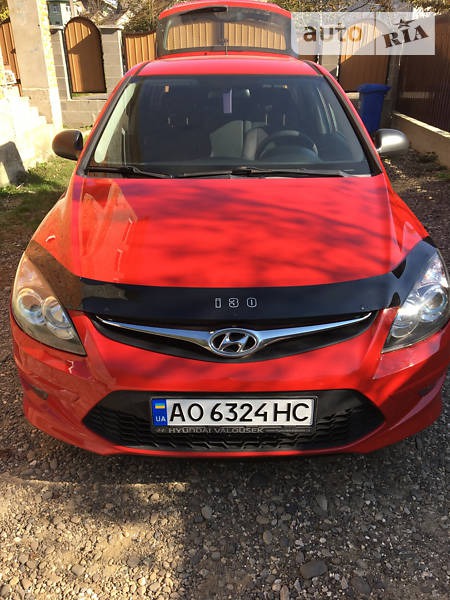 Hyundai i30 2010  випуску Ужгород з двигуном 0 л бензин хэтчбек механіка за 6200 долл. 