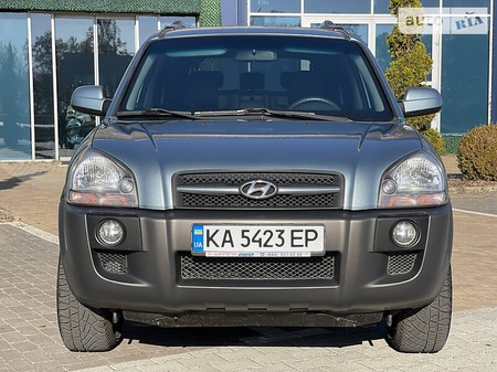 Hyundai Tucson 2007  випуску Київ з двигуном 2 л бензин позашляховик механіка за 9800 долл. 