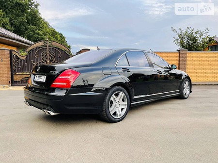 Mercedes-Benz S 550 2006  випуску Вінниця з двигуном 5.5 л бензин седан автомат за 13900 долл. 