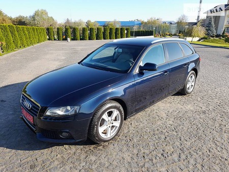 Audi A4 Limousine 2010  випуску Львів з двигуном 2 л дизель універсал механіка за 11600 долл. 