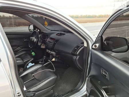 Mitsubishi Outlander 2008  випуску Херсон з двигуном 3 л бензин позашляховик  за 11500 долл. 