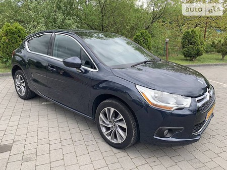 Citroen DS4 2011  випуску Львів з двигуном 0 л дизель хэтчбек автомат за 8800 долл. 