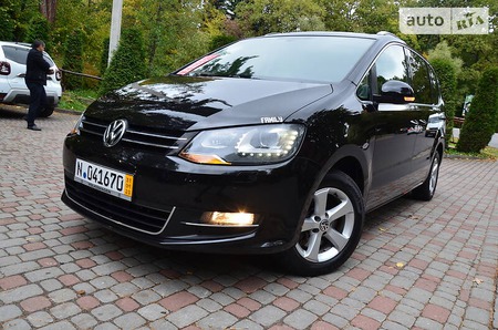 Volkswagen Sharan 2012  випуску Львів з двигуном 2 л дизель мінівен автомат за 14150 долл. 