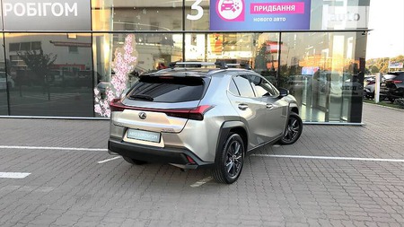 Lexus UX 200 2018  випуску Київ з двигуном 2 л бензин позашляховик автомат за 920000 грн. 