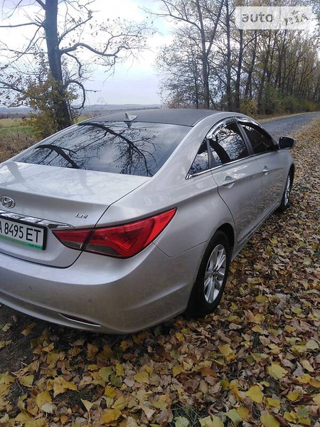 Hyundai Sonata 2012  випуску Вінниця з двигуном 2 л газ седан автомат за 9100 долл. 