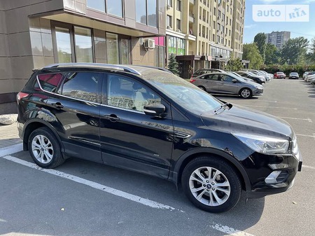 Ford Kuga 2017  випуску Київ з двигуном 2 л дизель позашляховик  за 22000 долл. 