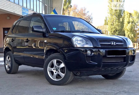 Hyundai Tucson 2007  випуску Суми з двигуном 2 л бензин позашляховик механіка за 7699 долл. 