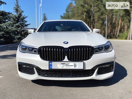 BMW 750 2017  випуску Київ з двигуном 0 л бензин седан автомат за 64500 долл. 