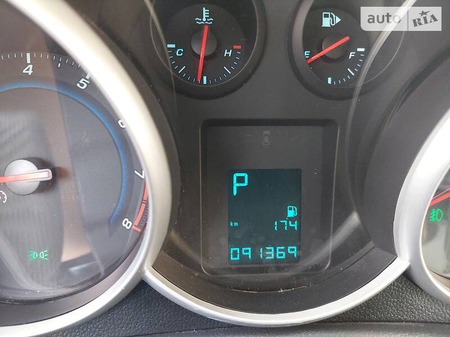 Chevrolet Cruze 2011  випуску Луганськ з двигуном 1.8 л бензин седан автомат за 7900 долл. 