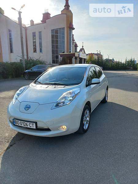 Nissan Leaf 2011  випуску Тернопіль з двигуном 0 л електро хэтчбек автомат за 6600 долл. 