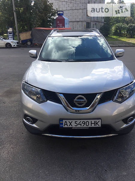 Nissan Rogue 2016  випуску Харків з двигуном 2.5 л  позашляховик автомат за 14100 долл. 