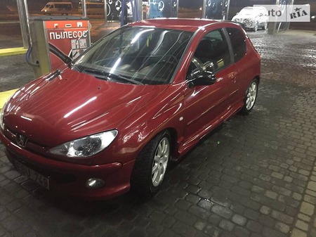 Peugeot 206 2002  випуску Рівне з двигуном 2 л бензин купе механіка за 1300 долл. 