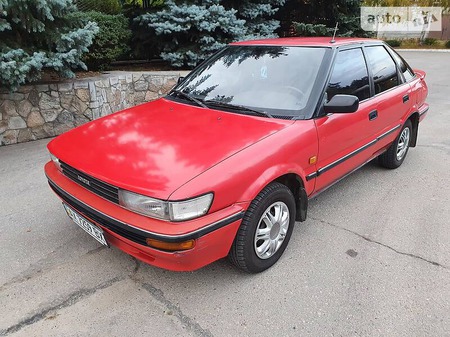 Toyota Corolla 1987  випуску Харків з двигуном 1.6 л бензин хэтчбек механіка за 1900 долл. 