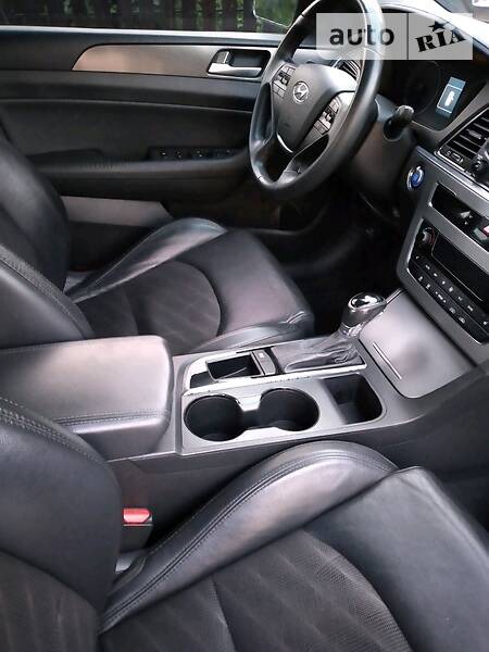 Hyundai Sonata 2014  випуску Запоріжжя з двигуном 2.4 л бензин седан автомат за 12700 долл. 