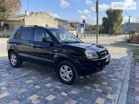 Hyundai Tucson 2006  випуску Івано-Франківськ з двигуном 2 л бензин позашляховик механіка за 8400 долл. 