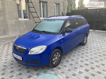 Skoda Fabia 2009  випуску Кропивницький з двигуном 1.2 л  універсал механіка за 5800 долл. 